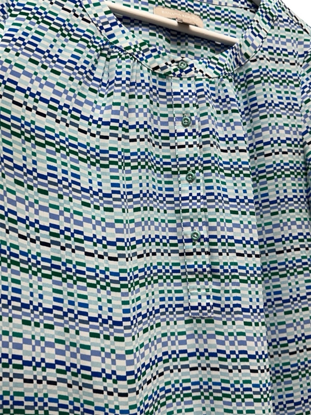 Banana Republic Blue and Green Geometric Scoop Neck Blouse - Picture 5 of 10